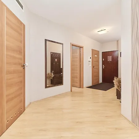 Krawiecka By Renters شقة *