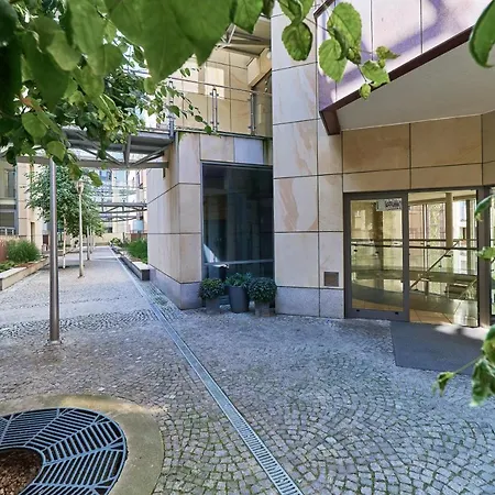 Krawiecka By Renters شقة