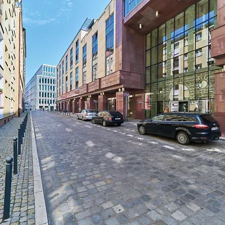 Krawiecka By Renters شقة