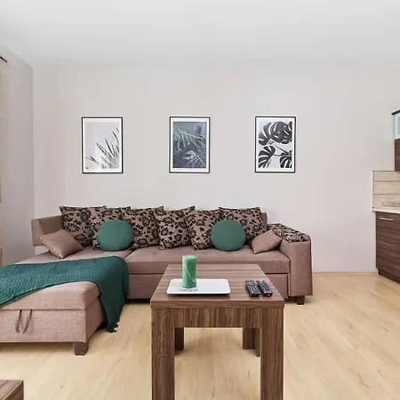 Krawiecka By Renters Апартаменты *